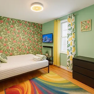 Tropical Comfort In Harlem Cozy With Snacks & Style Apartment New York